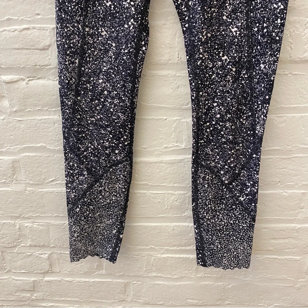 Lululemon || Tight Stuff Tight II Splatter White Black‎ Scalloped 6